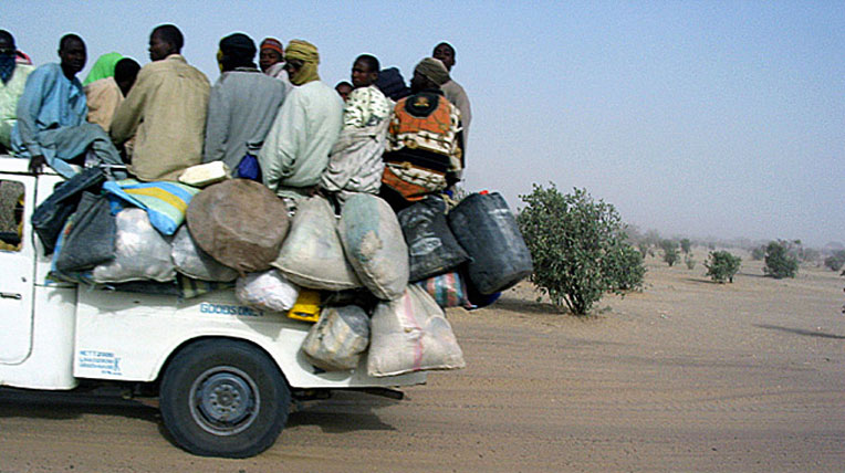 Đi xe khách đường dài ở châu Phi autodaily-bus-africa-(3).jpg