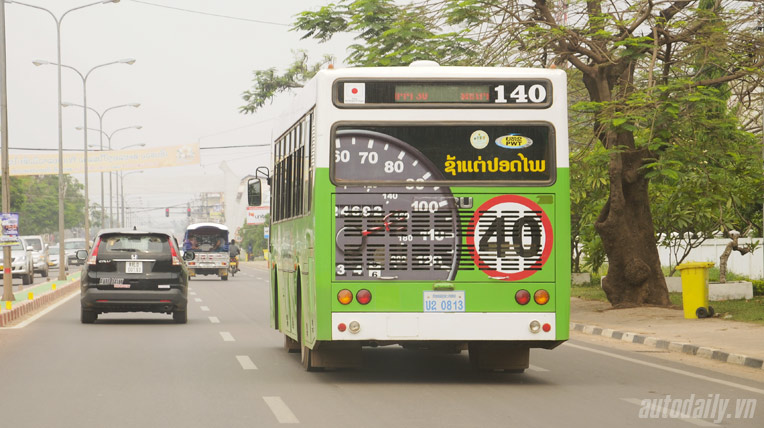 Độc đáo những chiếc xe tải chở khách ở Lào autodaily-hanhtrinh-Lao (2).jpg