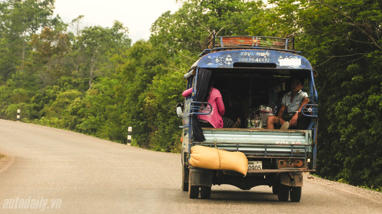 Độc đáo những chiếc xe tải chở khách ở Lào autodaily-hanhtrinh-Lao (9).jpg