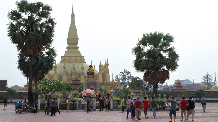 Ngày 3 hành trình Bắc Lào: “Chết mê” với tục té nước ở Lào autodaily-lao-trip-day-3 (10).jpg
