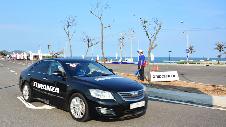 Xe sang dùng loại lốp nào? autodaily-lopmoi-bridgestone (1).jpg