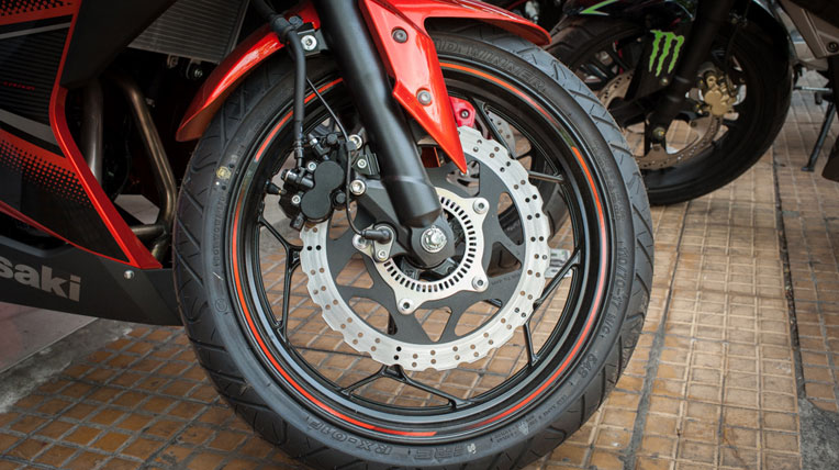 Kawasaki Ninja 300 ABS về VN với giá 300 triệu đồng autodaily_kawasaki-ninja-300-2014-(1).jpg