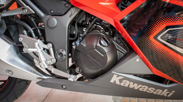 Kawasaki Ninja 300 ABS về VN với giá 300 triệu đồng autodaily_kawasaki-ninja-300-2014-(2).jpg