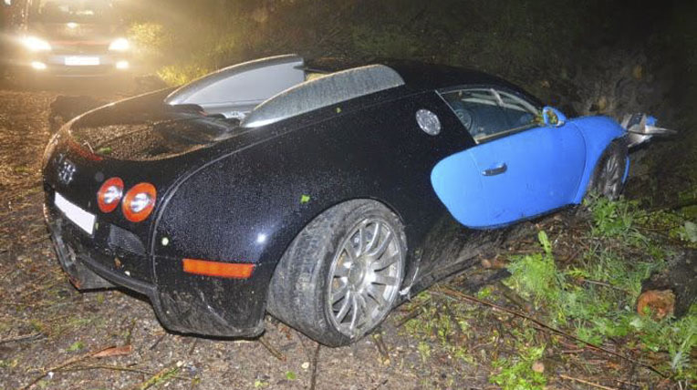 Mất lái, Bugatti Veyron bay khỏi đường cao tốc bugatti-veyron (1).jpg