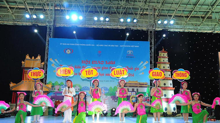 Ngày hội giao lưu, tìm hiểu kiến thức ATGT hoi-thi-atgt-autodaily.jpg