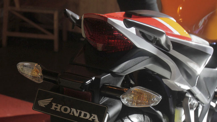 Honda CBR250R đèn pha đôi chính thức trình làng honda-cbr250r (7).jpg