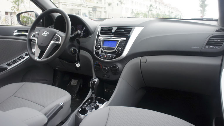 Hyundai Accent bản nâng cấp ra mắt, giá từ 551,2 triệu đồng hyundai-accent (8).jpg
