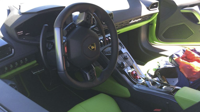 Lamborghini Huracan màu xanh nõn chuối bắt mắt lamborghini-huracan (2).jpg