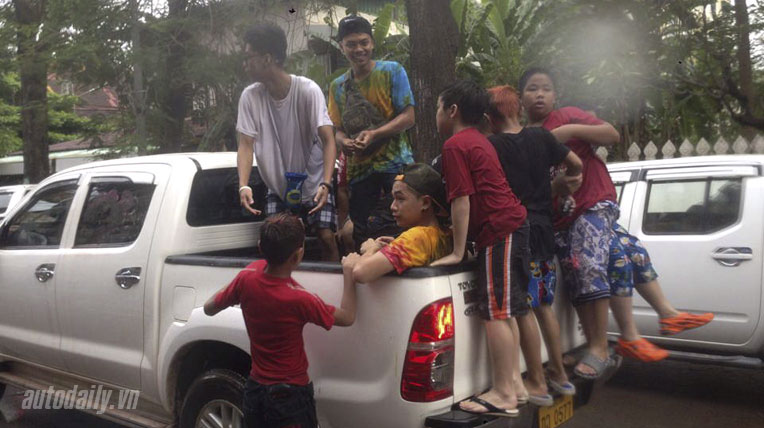 Ngày 3 hành trình Bắc Lào: “Chết mê” với tục té nước ở Lào le-hoi-te-nuoc-lao (11).jpg