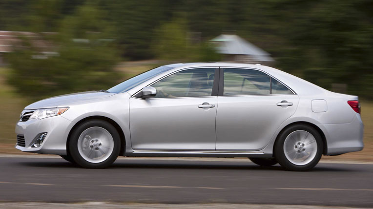 Sedan hạng trung: Camry giữ ngôi đầu, Fusion vươn lên thứ 3 toyota-camry-2.jpg