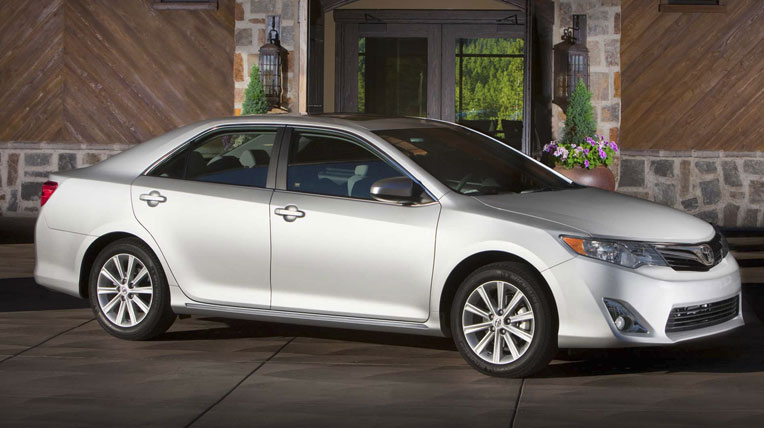 Toyota Camry trở lại vị trí số 1 toyota-camry.jpg