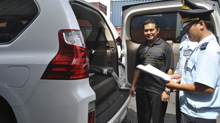 Phối hợp quản lý xe Việt kiều NK xe-viet-kieu (1).jpg