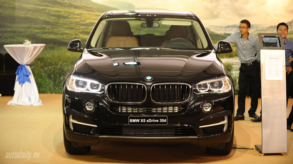 Bộ đôi BMW X3 và X5 máy dầu về Việt Nam BMW X5 xDrive30d (2).jpg