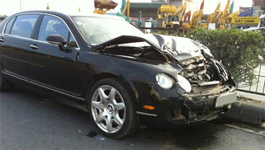 Những mẫu xế “khủng” từng gặp tai nạn tại Việt Nam Bentley-gap-nan-quoc-lo-5.jpg