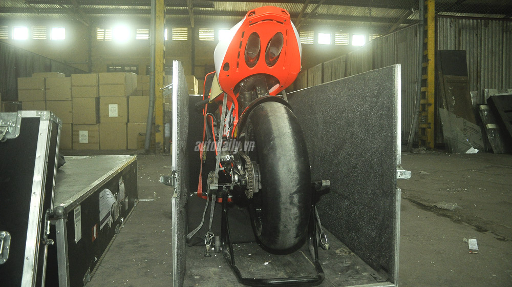 “Đập thùng” siêu xe đua Desmosedici GP14 tại Hà Nội Ducati-lo-dien (6).jpg