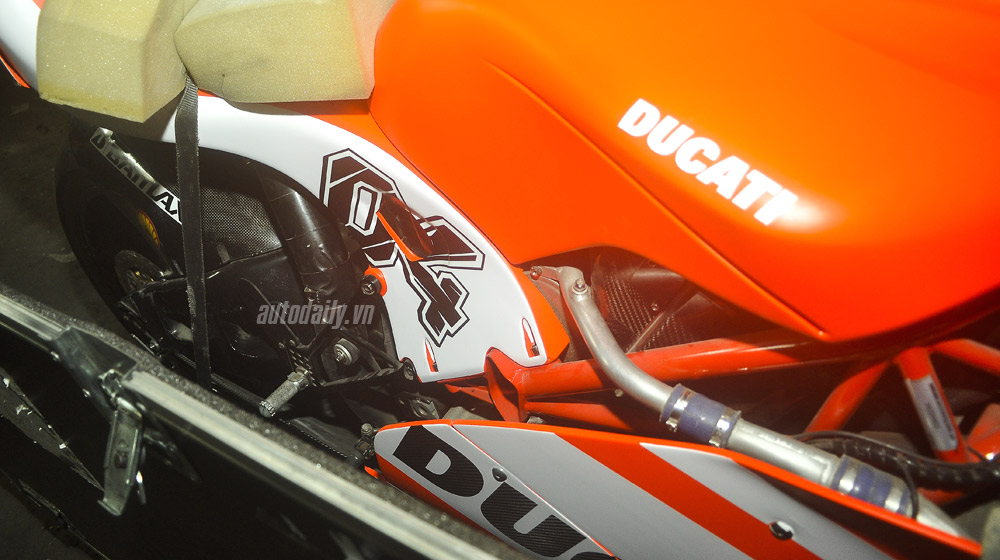 “Đập thùng” siêu xe đua Desmosedici GP14 tại Hà Nội Ducati-lo-dien (7).jpg