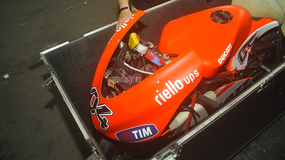 “Đập thùng” siêu xe đua Desmosedici GP14 tại Hà Nội Ducati-lo-dien (9).jpg