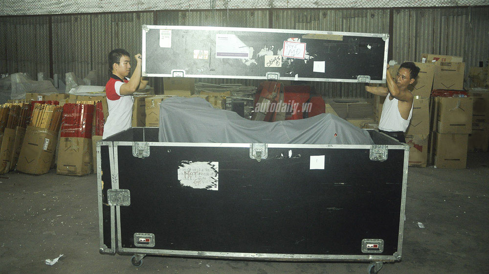 “Đập thùng” siêu xe đua Desmosedici GP14 tại Hà Nội Ducati-lo-dien-(2).jpg