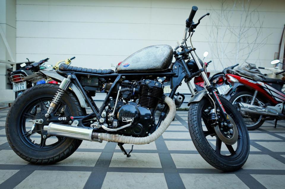 Honda GL400 Café Racer giá 7000 USD tại Sài Gòn Yamaha XS400-tracker.jpg