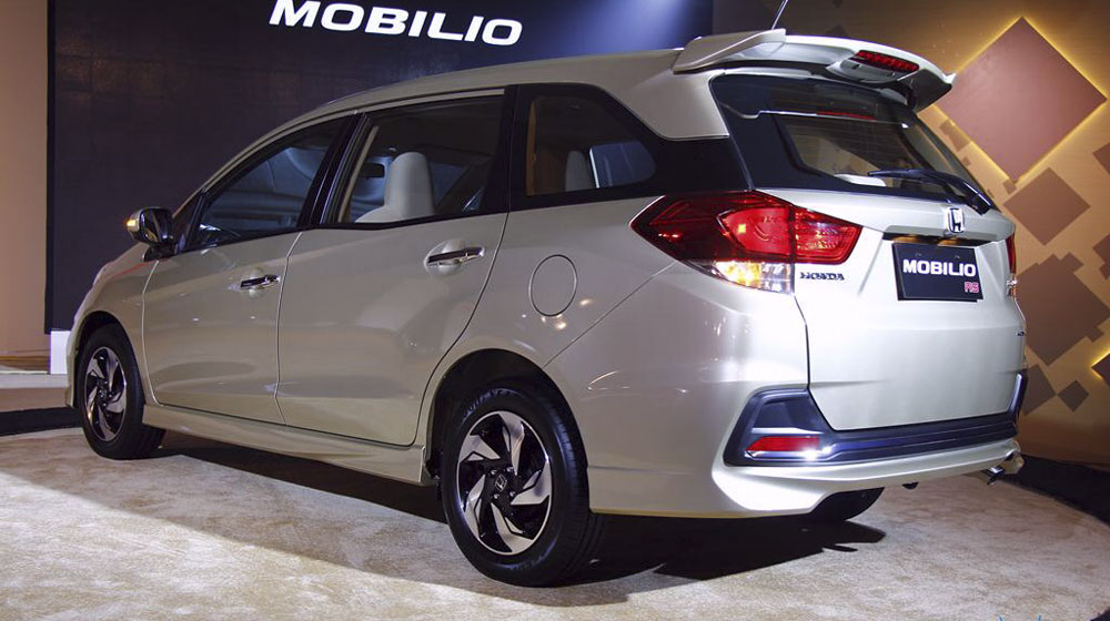 “Giật mình” với xe gia đình vừa rẻ, vừa tiết kiệm của Honda Honda-Mobilio-RS-Rear-Profile.jpg