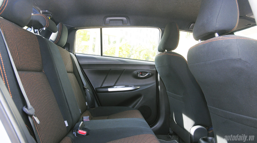 Xe hatchback hạng nhỏ: Ford Fiesta hay Toyota Yaris 4f2d6b6922b0faa583e2d3a9d5050176_Toyota-Yaris-2014_36jpg.jpg