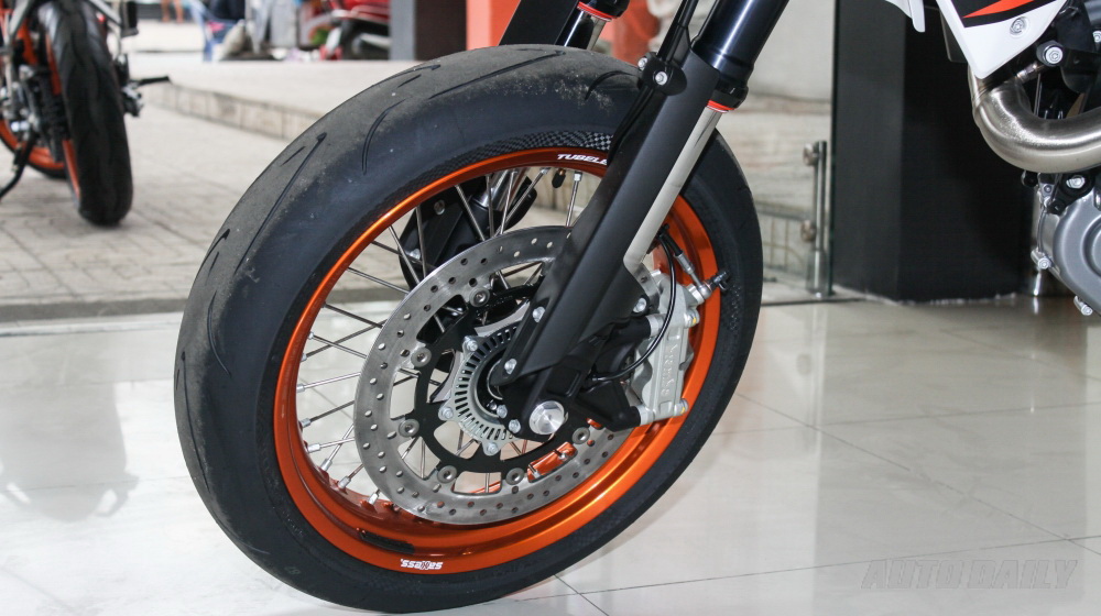 KTM 690 SMC R đã đến Việt Nam KTM-690-SMC-R-2014 (8).jpg