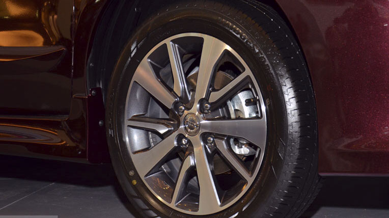 Nissan Grand Livina mới ra mắt, giá rẻ “giật mình” Livina_HWS_Autech_003.jpg