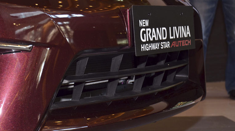 Nissan Grand Livina mới ra mắt, giá rẻ “giật mình” Livina_HWS_Autech_005.jpg