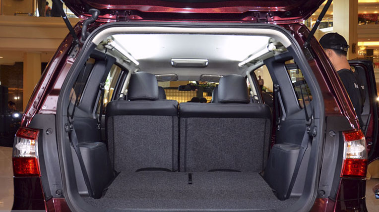 Nissan Grand Livina mới ra mắt, giá rẻ “giật mình” Livina_HWS_Autech_007.jpg