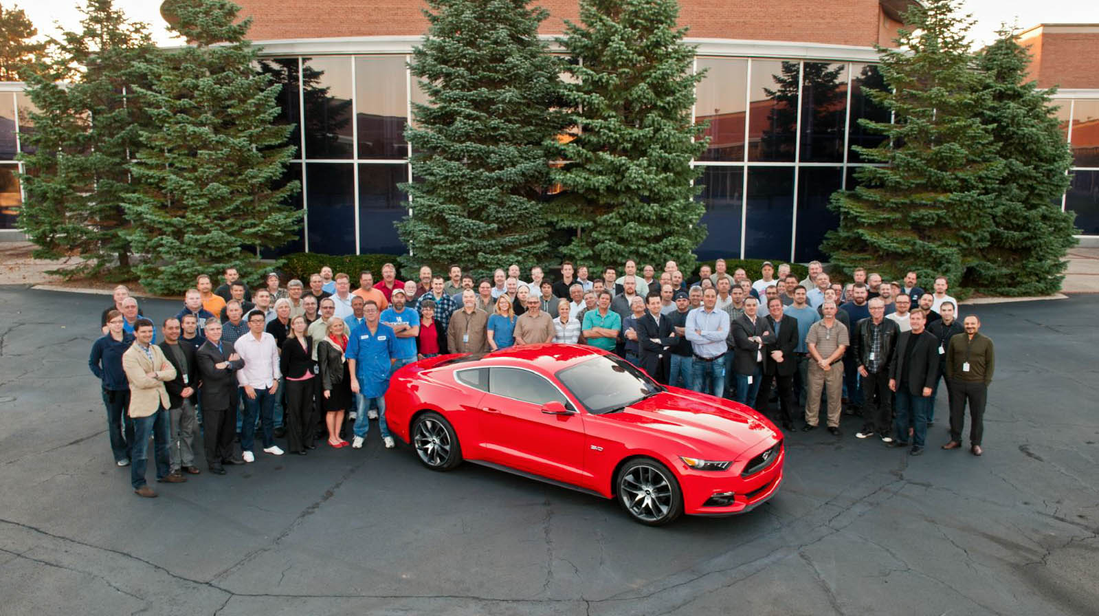 Khám phá thiết kế Ford Mustang 2015 Phat-trien-thiet-ke-ford-mustang-2015-01.jpg