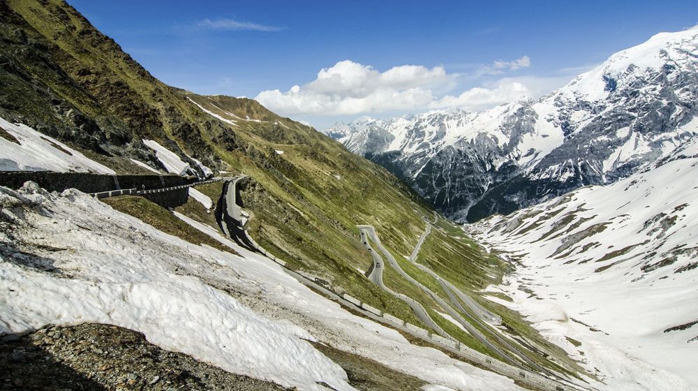 Stelvio-Pass-Italy.jpg Hành trình vượt dãy Alps trên 5 chiếc xe Mercedes-Benz Stelvio-Pass-Italy.jpg