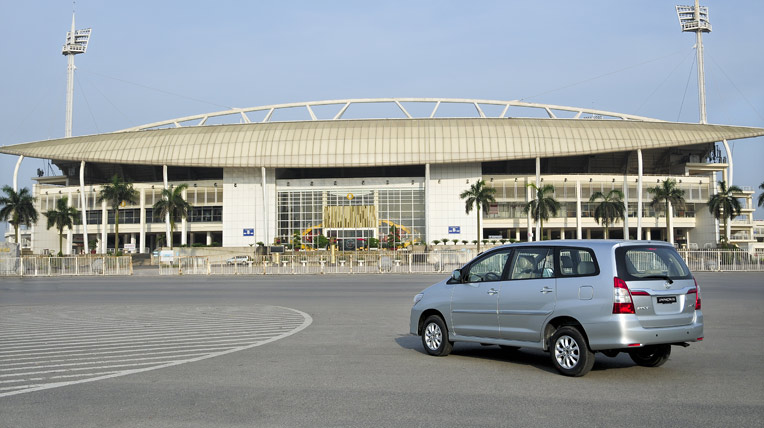 “Kỷ lục gia” Toyota Innova Toyota-Innova-2014-(14).jpg