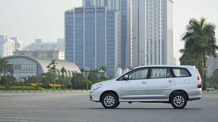 “Kỷ lục gia” Toyota Innova Toyota-Innova-2014-(2).jpg
