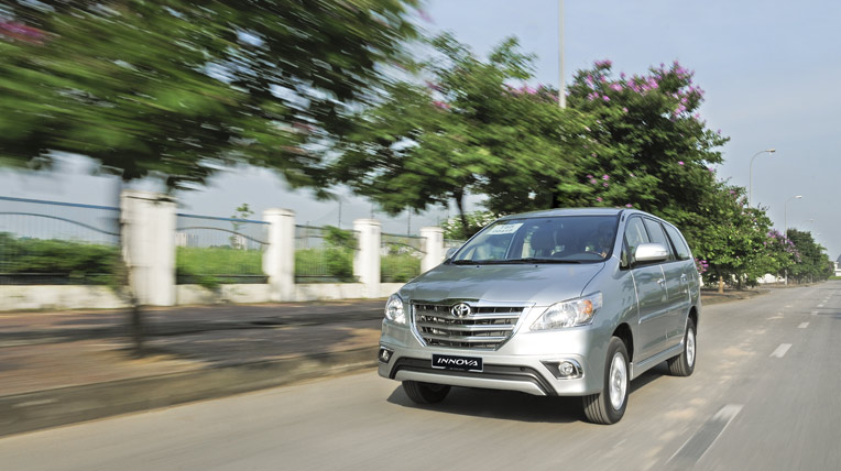 “Kỷ lục gia” Toyota Innova Toyota-Innova-2014-(23).jpg