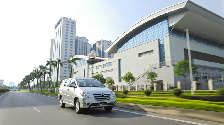 “Kỷ lục gia” Toyota Innova Toyota-Innova-2014-(26).jpg