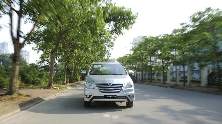“Kỷ lục gia” Toyota Innova Toyota-Innova-2014-(5)-1.jpg