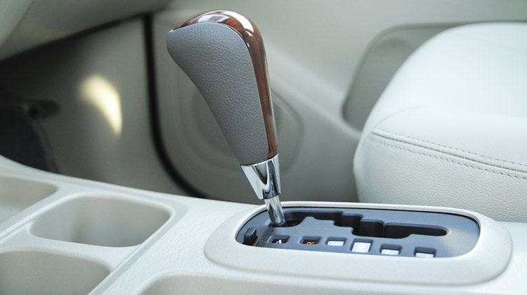 “Kỷ lục gia” Toyota Innova Toyota-Innova-2014-(32).jpg