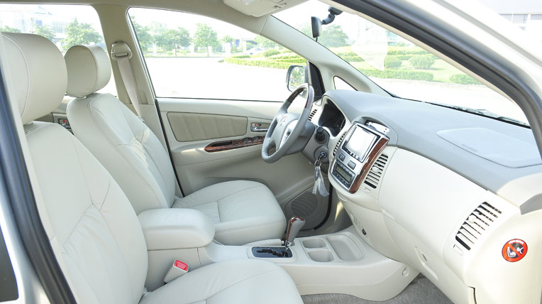 “Kỷ lục gia” Toyota Innova Toyota-Innova-2014-(35).jpg