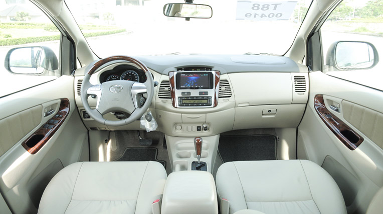 “Kỷ lục gia” Toyota Innova Toyota-Innova-2014-(37).jpg