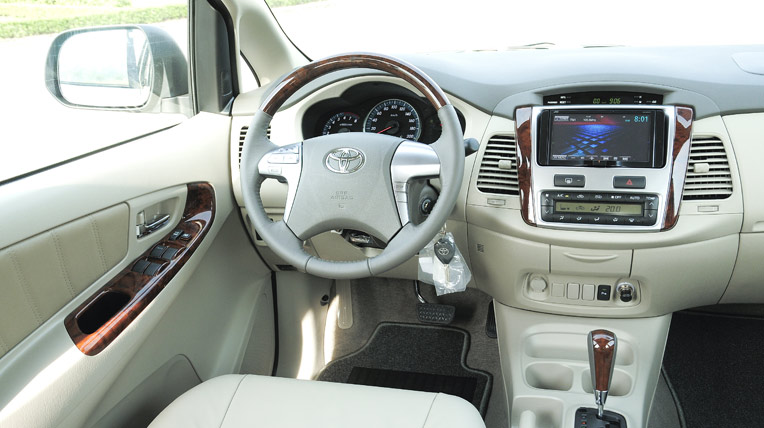 “Kỷ lục gia” Toyota Innova Toyota-Innova-2014-(38).jpg
