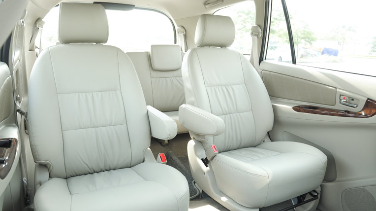 “Kỷ lục gia” Toyota Innova Toyota-Innova-2014-(41).jpg