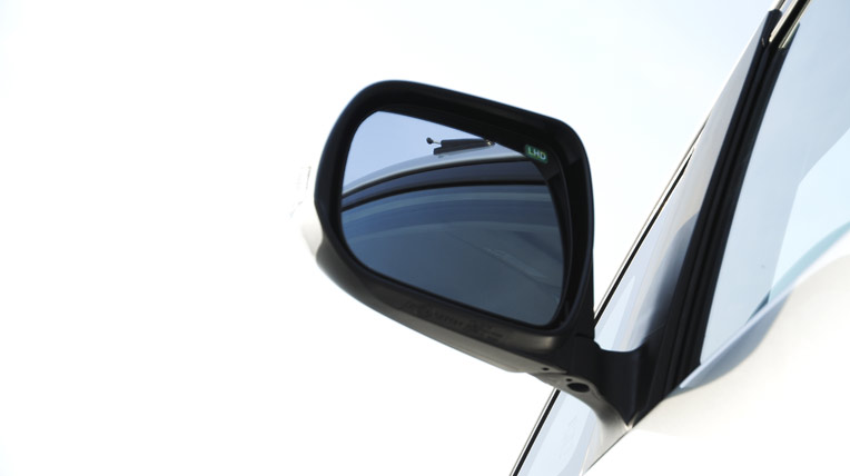 “Kỷ lục gia” Toyota Innova Toyota-Innova-2014-(9).jpg