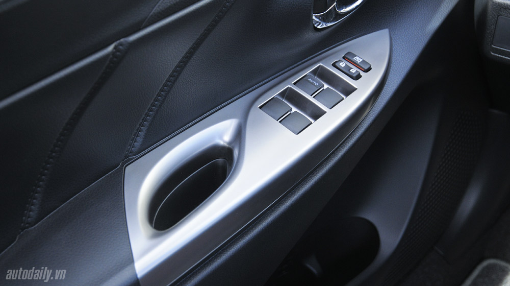 Toyota Yaris  2014 thế hệ đột phá: Chuẩn mực dòng hatchback hạng nhỏ Toyota-Yaris-2014 (45).jpg