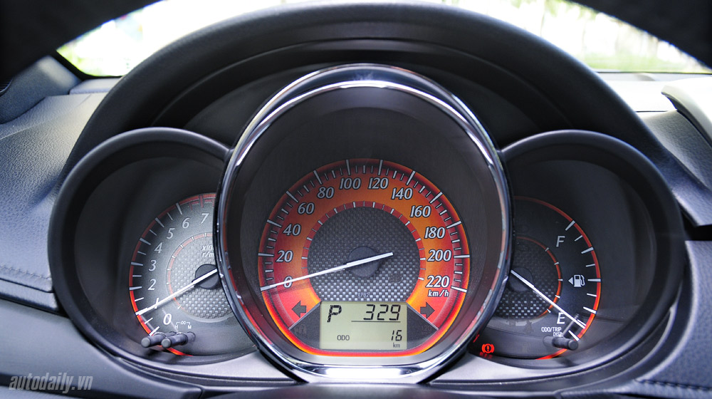 Toyota Yaris  2014 thế hệ đột phá: Chuẩn mực dòng hatchback hạng nhỏ Toyota-Yaris-2014 (46).jpg