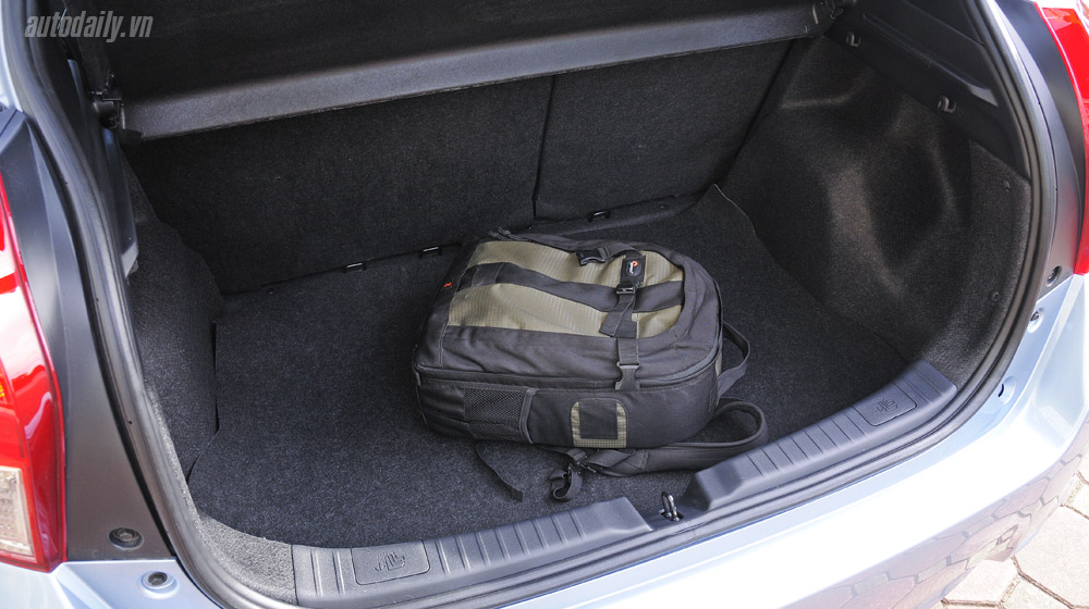 Toyota Yaris  2014 thế hệ đột phá: Chuẩn mực dòng hatchback hạng nhỏ Toyota-Yaris-2014 (52).jpg