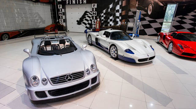 Triển lãm xe hơi hoàng gia SBH -  Gara mơ ước của những người mê xe Trien-lam-xe-hoi-hoang-gia-gara-mo-uoc-cua=nhung-nguoi-me-xe- 03.jpg