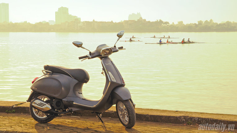 Tên chiếc xe máy bạn đang đi có nghĩa gì? Vespa Sprint 2014 (27).jpg