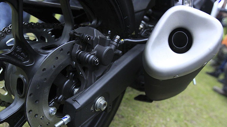 Chính thức ra mắt, Yamaha R25 có giá 4.650 USD YamahaR25-21.jpg