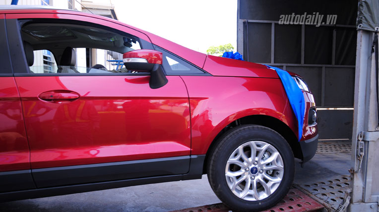 Ford EcoSport vừa xuất xưởng đã “cháy” hàng _AUT4555.JPG