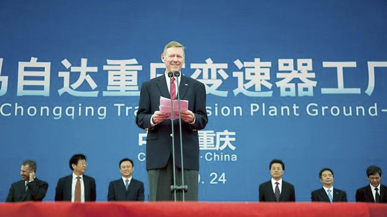 Nhìn lại sự nghiệp lẫy lừng của CEO Ford Alan Mulally alan-mulally-career (15).jpg